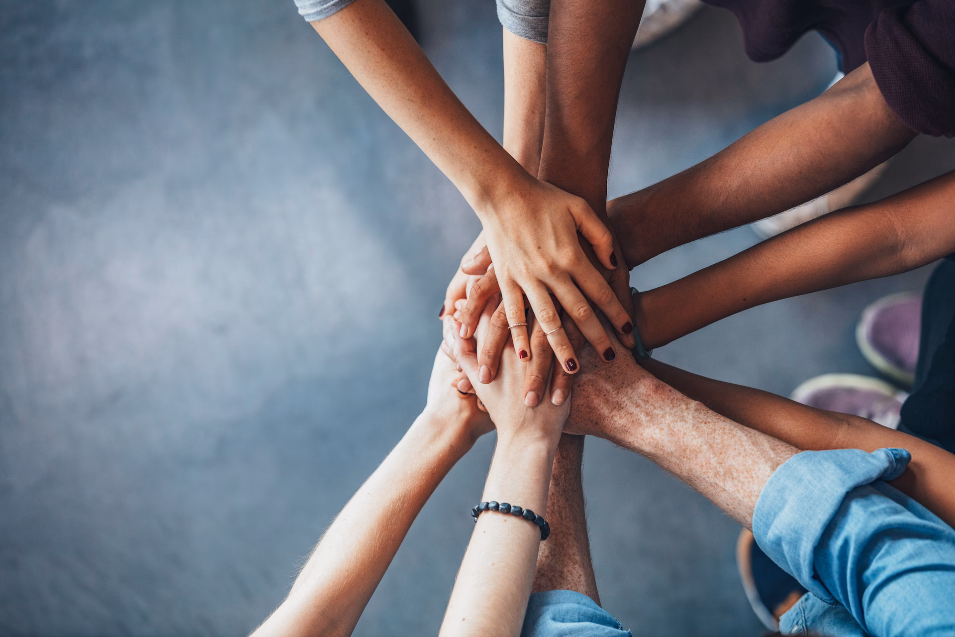 What are some examples of dysfunctional group mentality?